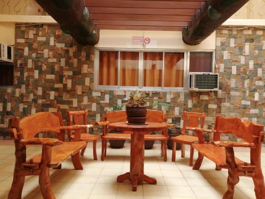 Hotel Asuncion Laoag Bagian luar foto