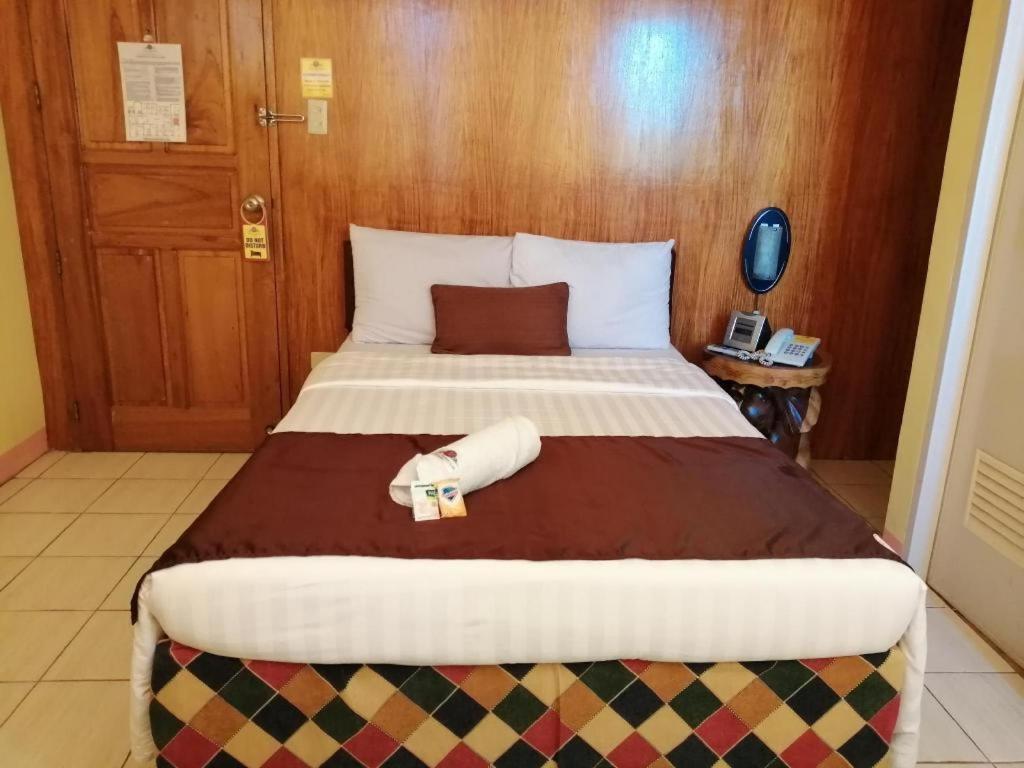 Hotel Asuncion Laoag Bagian luar foto
