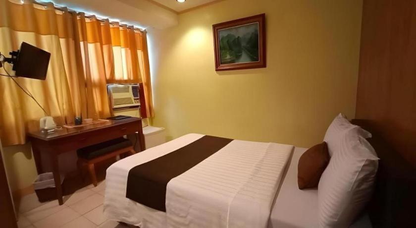 Hotel Asuncion Laoag Bagian luar foto