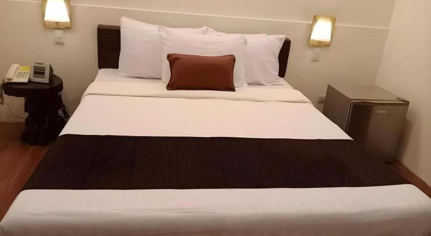 Hotel Asuncion Laoag Bagian luar foto