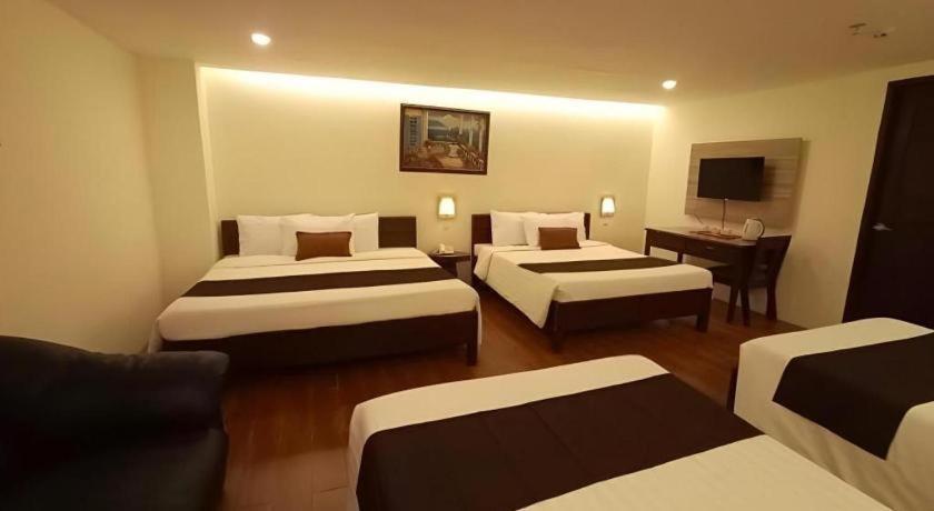 Hotel Asuncion Laoag Bagian luar foto